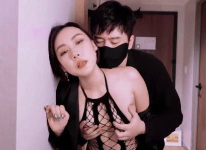 Người vợ bán thân cho sếp hòng lấy tiền trả nợ cho chồng